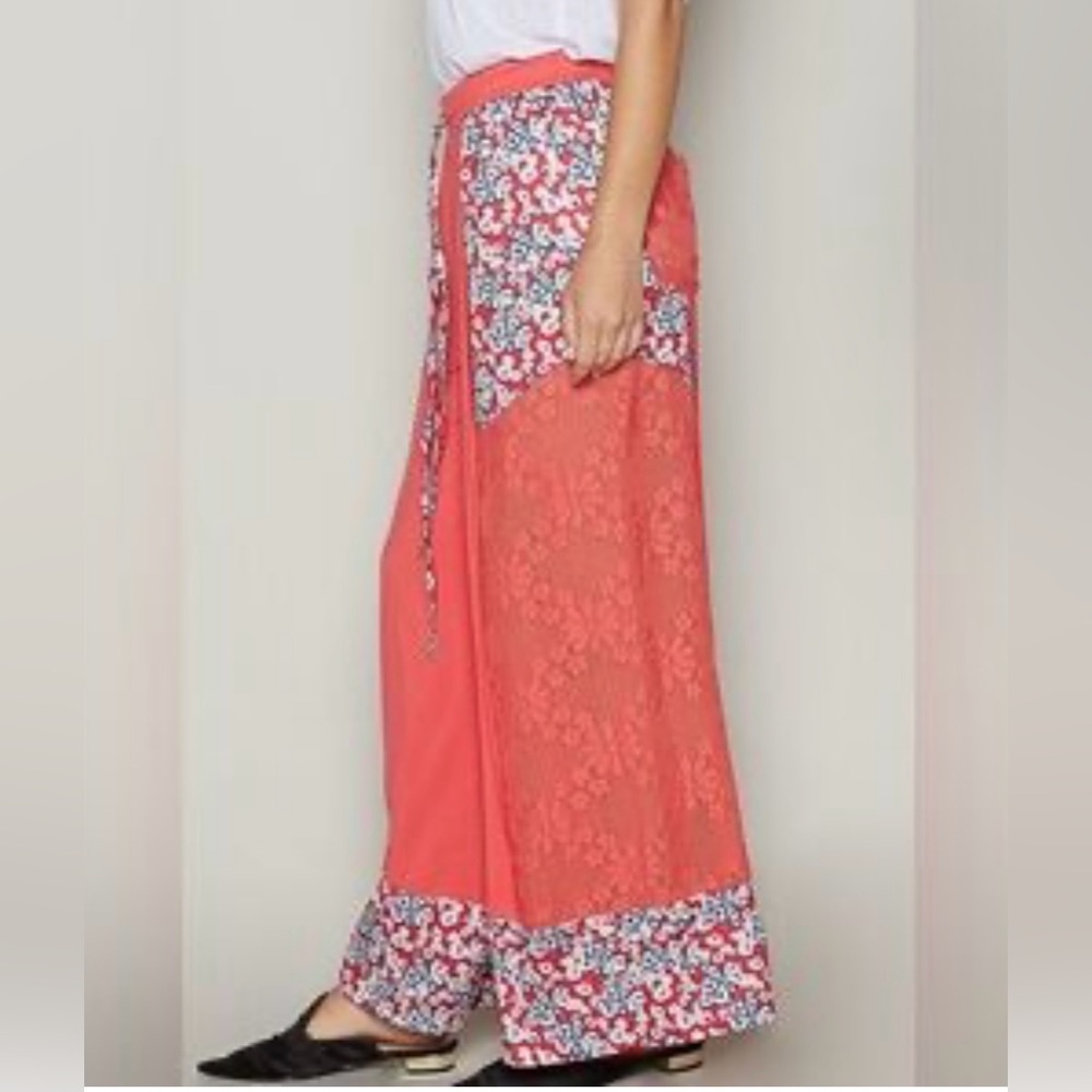 POL lightweight red colored wide leg pants, fabric panels daisy print lace